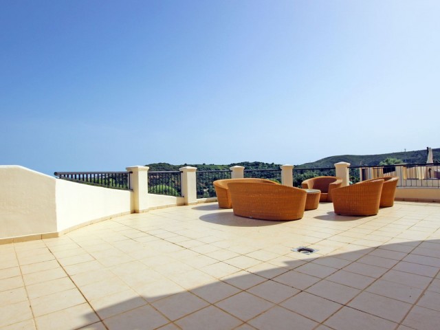 Apartamento con 3 Dormitorios  en San Roque Club