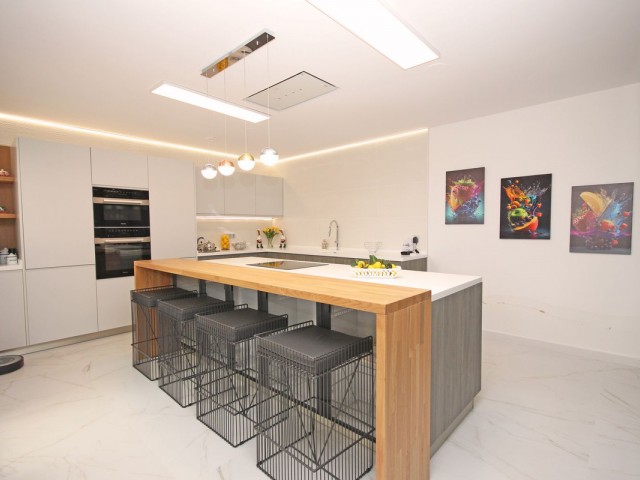 Apartamento con 3 Dormitorios  en San Roque Club