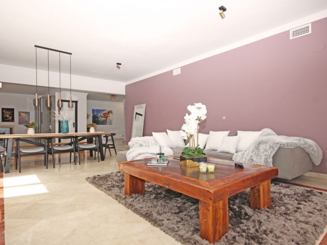 Apartamento con 3 Dormitorios  en San Roque Club