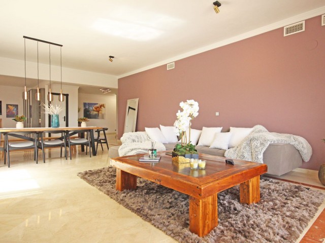 Apartamento con 3 Dormitorios  en San Roque Club