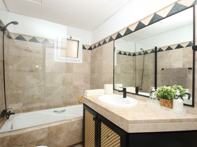 Apartamento con 3 Dormitorios  en San Roque Club