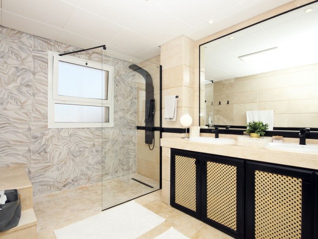 Apartamento con 3 Dormitorios  en San Roque Club