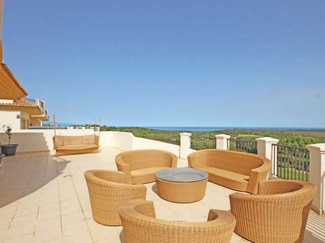 Apartamento con 3 Dormitorios  en San Roque Club