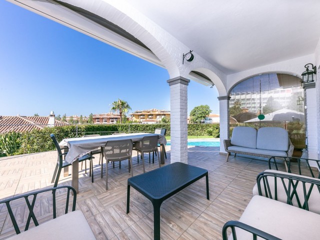 Villa con 3 Dormitorios  en La Capellania