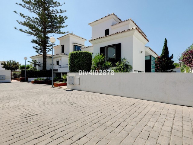 5 Bedrooms Villa in Benalmadena Costa