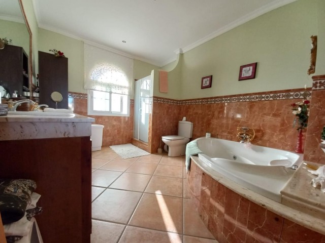 5 Bedrooms Villa in San Pedro de Alcántara