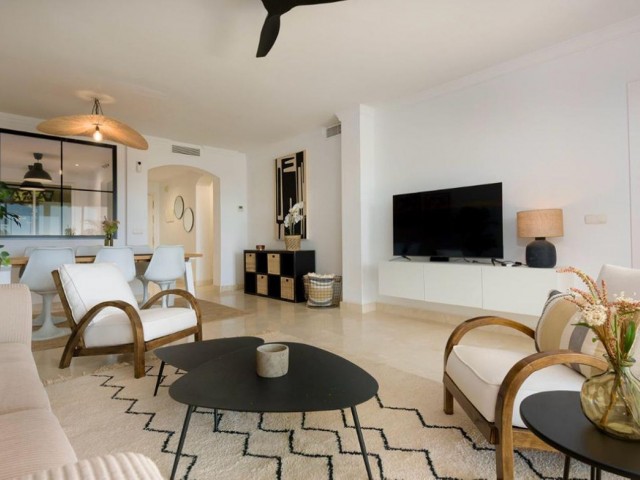 2 Bedrooms Apartment in Benahavís