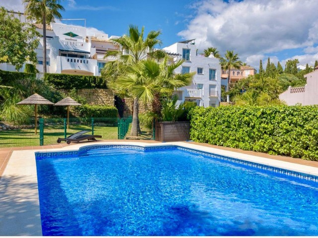 2 Bedrooms Apartment in Benahavís