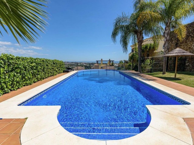 2 Bedrooms Apartment in Benahavís
