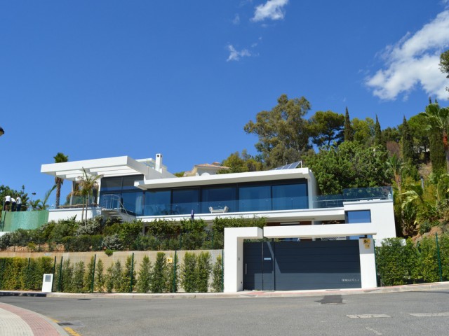 5 Bedrooms Villa in Marbella