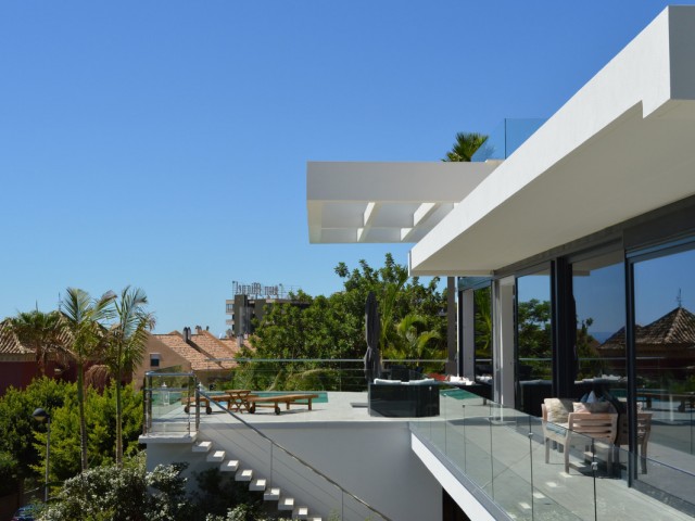 5 Bedrooms Villa in Marbella