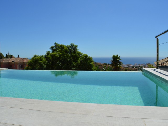 5 Bedrooms Villa in Marbella
