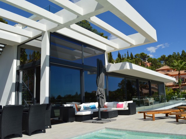 5 Bedrooms Villa in Marbella