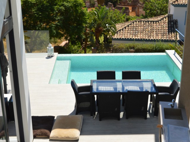 5 Bedrooms Villa in Marbella