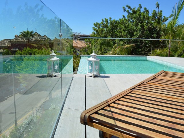 5 Bedrooms Villa in Marbella