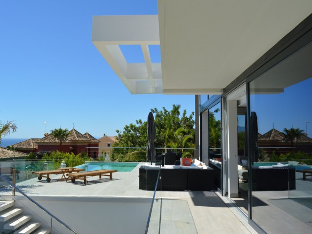 5 Bedrooms Villa in Marbella