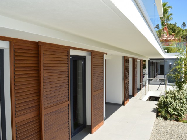 5 Bedrooms Villa in Marbella