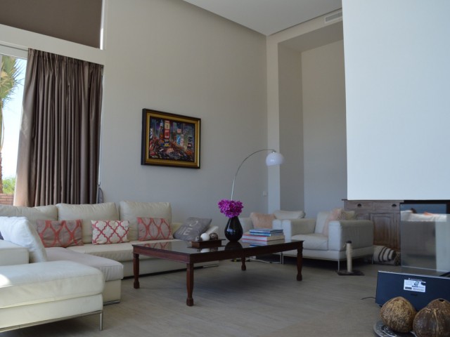 5 Bedrooms Villa in Marbella