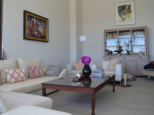 5 Bedrooms Villa in Marbella