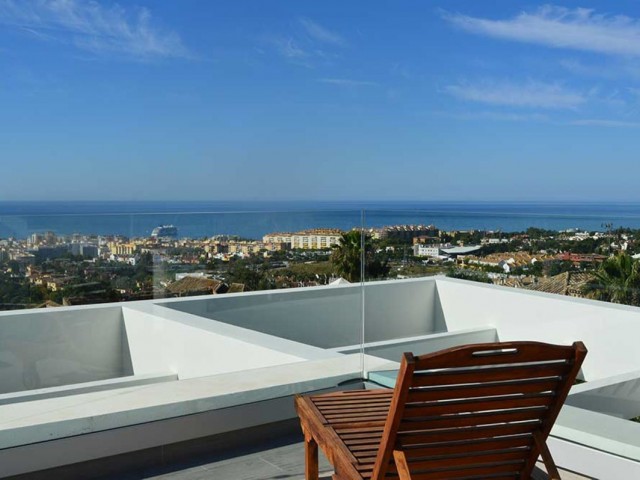 5 Bedrooms Villa in Marbella