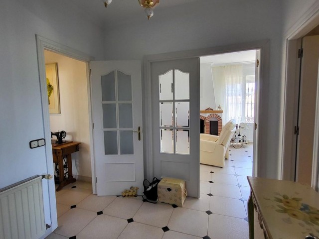 4 Bedrooms Villa in Elviria