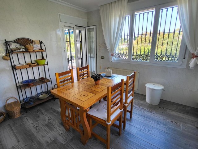 4 Bedrooms Villa in Elviria