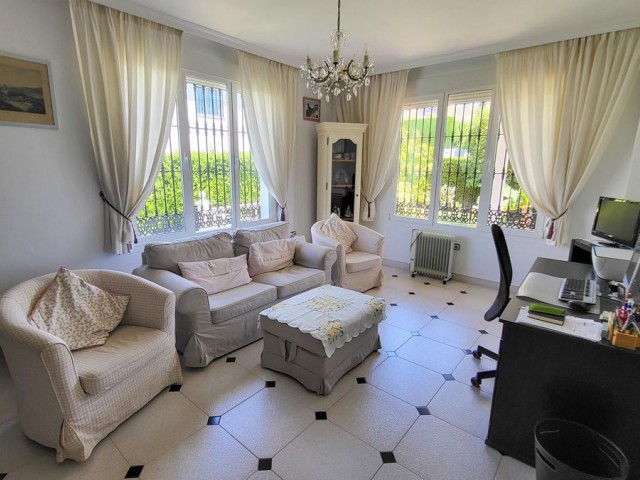 4 Bedrooms Villa in Elviria