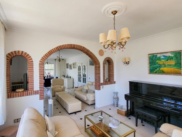 4 Soveroms Villa i Elviria