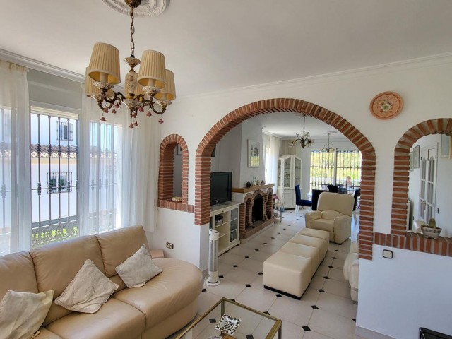 4 Soveroms Villa i Elviria