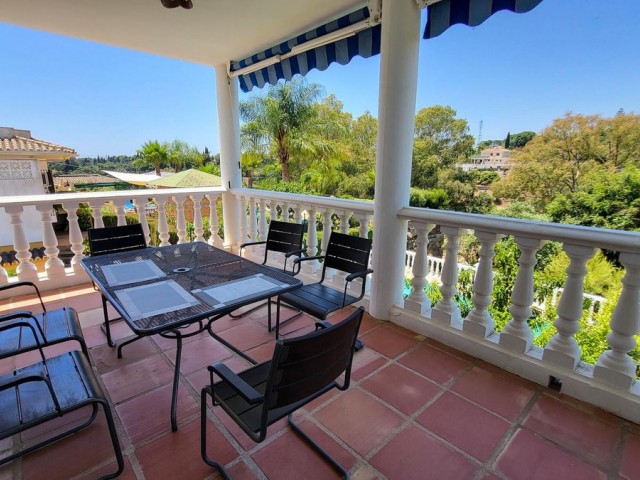 4 Soveroms Villa i Elviria