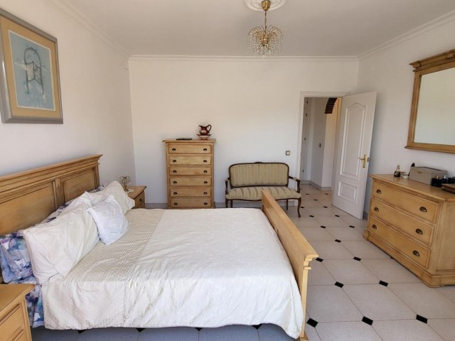 4 Soveroms Villa i Elviria