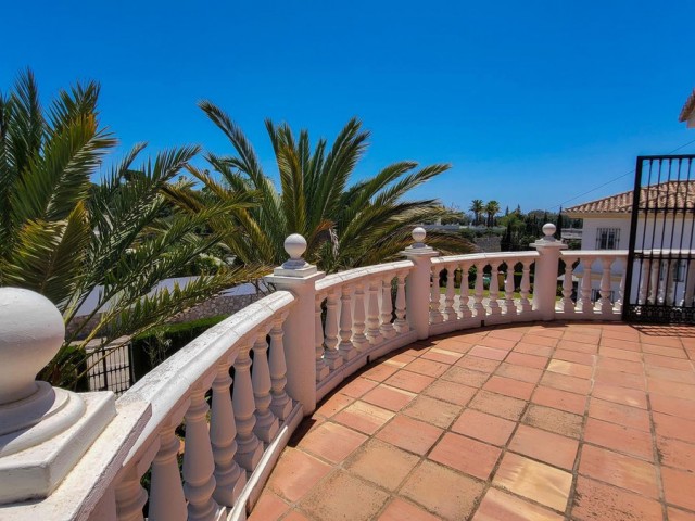 4 Soveroms Villa i Elviria