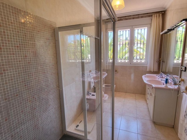 4 Soveroms Villa i Elviria