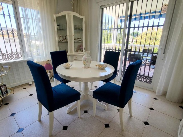 4 Bedrooms Villa in Elviria