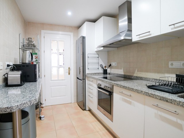 Apartment, Benahavis, R5108101