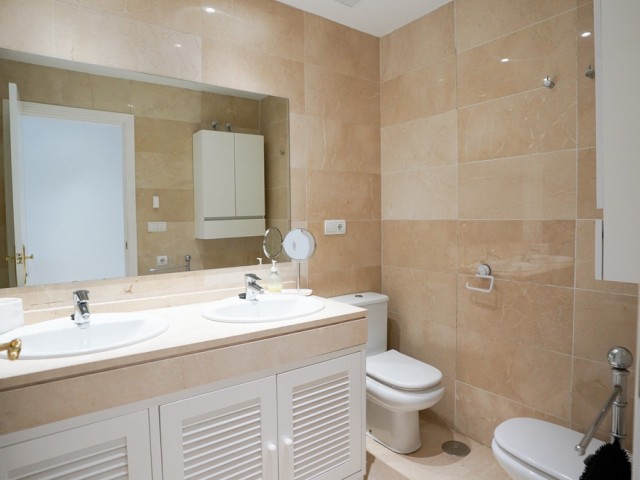 2 Bedrooms Apartment in Benahavís