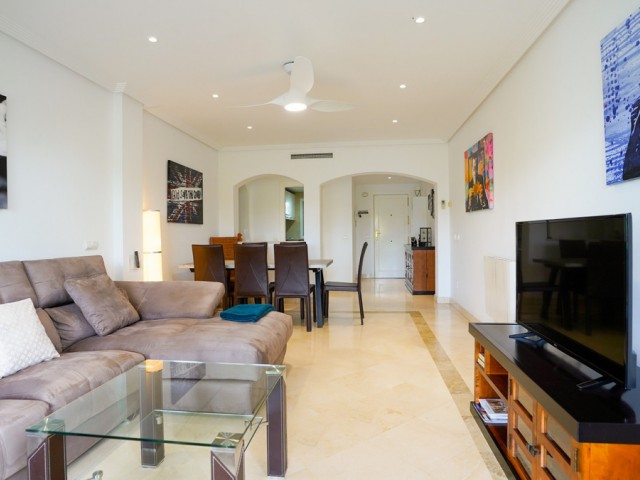 2 Bedrooms Apartment in Benahavís