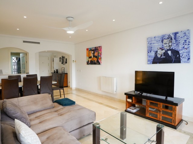 2 Bedrooms Apartment in Benahavís