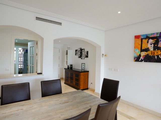2 Bedrooms Apartment in Benahavís