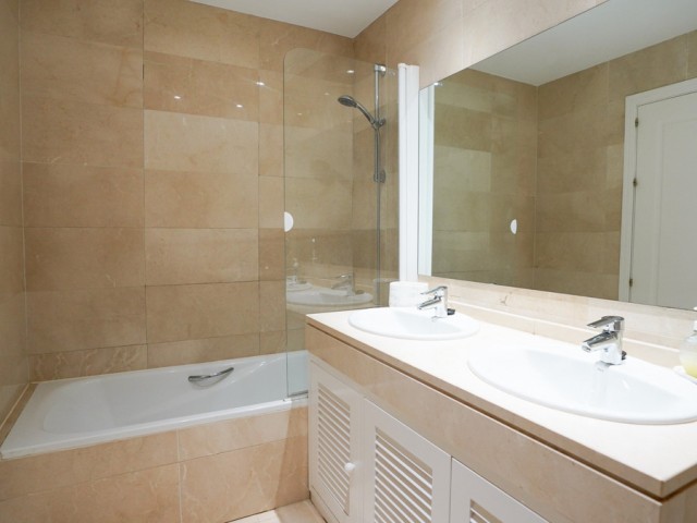 2 Bedrooms Apartment in Benahavís