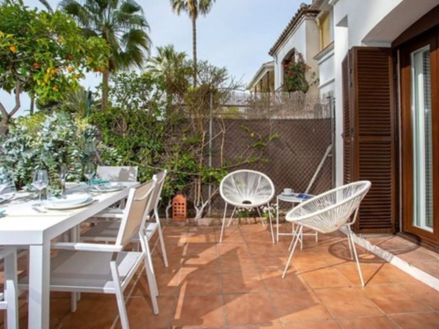 2 Slaapkamer Rijtjeshuis in Estepona