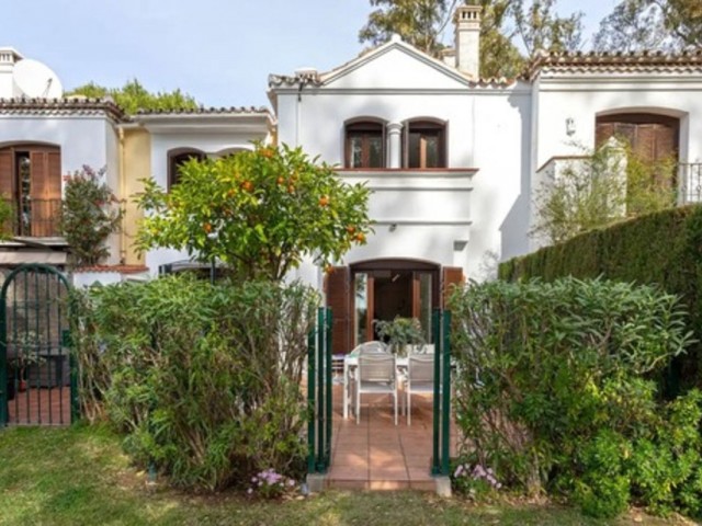 2 Slaapkamer Rijtjeshuis in Estepona