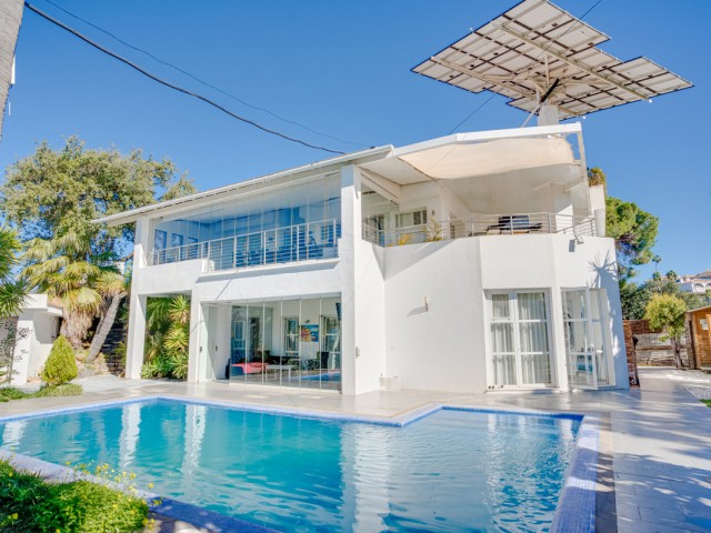 Villa avec 8 Chambres  à Elviria