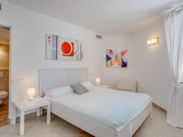 Villa avec 8 Chambres  à Elviria