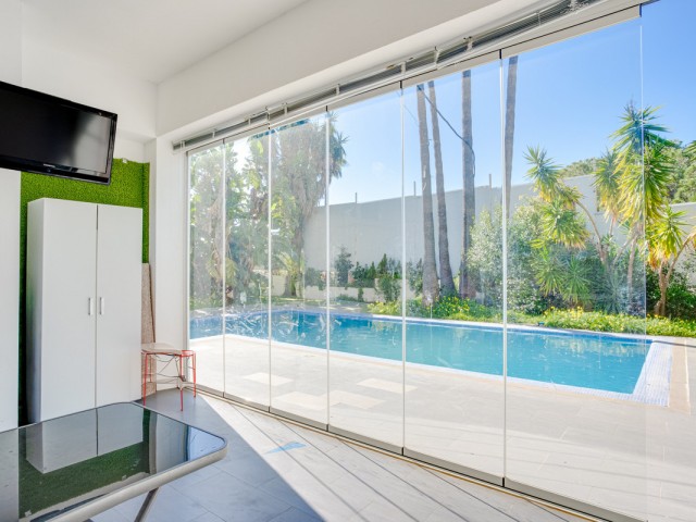 Villa avec 8 Chambres  à Elviria
