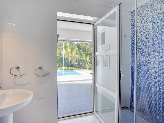 Villa avec 8 Chambres  à Elviria