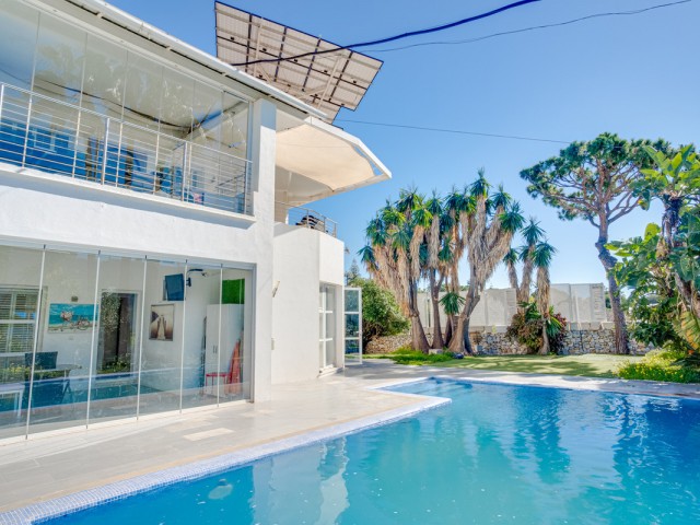 Villa avec 8 Chambres  à Elviria