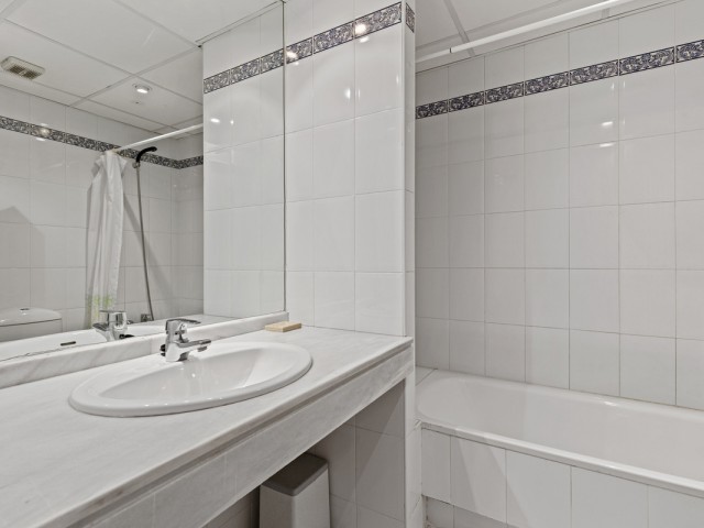 2 Bedrooms Apartment in Estepona