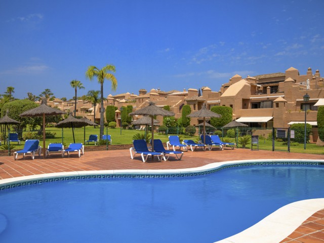 2 Bedrooms Apartment in Estepona