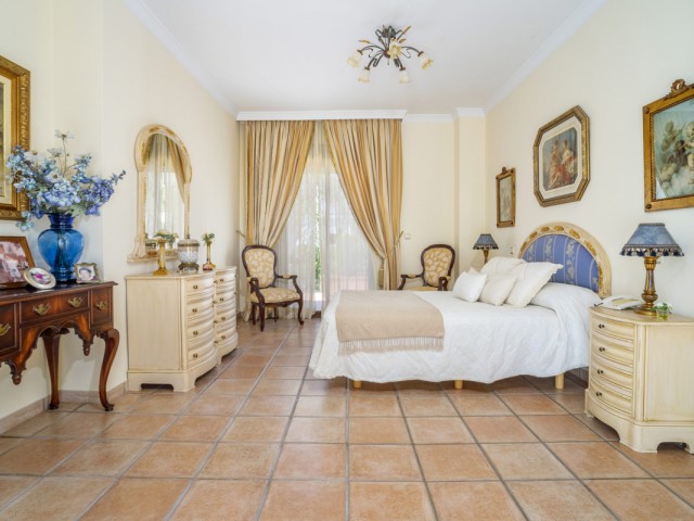 6 Bedrooms Villa in Guadalmina Alta